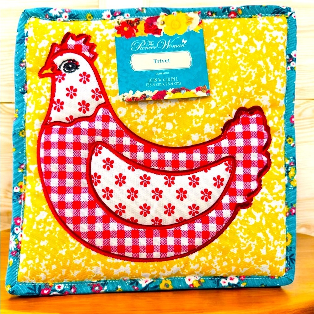 NEW With Tags Pioneer Woman Quilted Farm Chicken Trivet!